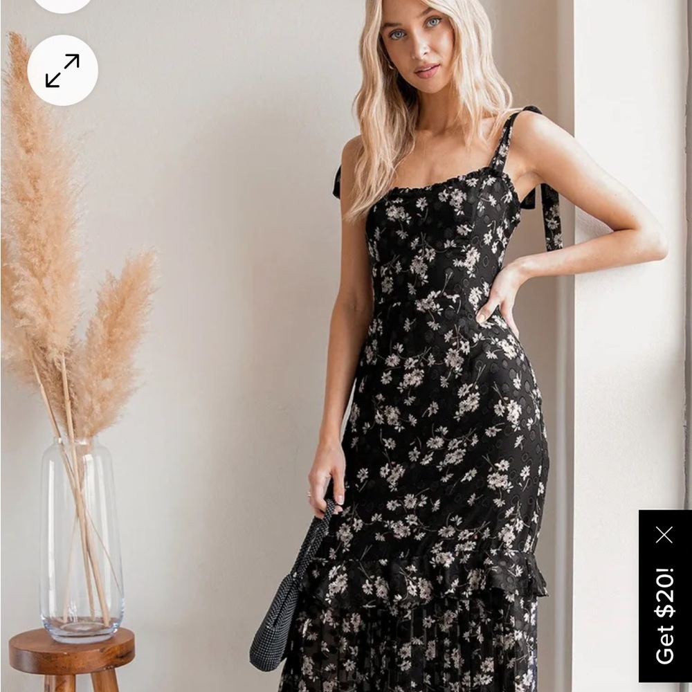 Lulu’s, Terrace Views Black Floral Tiered Mid
Dress, XL, graduation, night out….